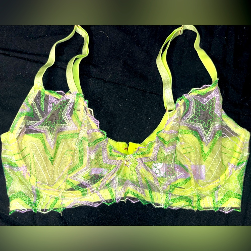 SHINING STAR EMBROIDERED HALF CUP PLUNGE BRA